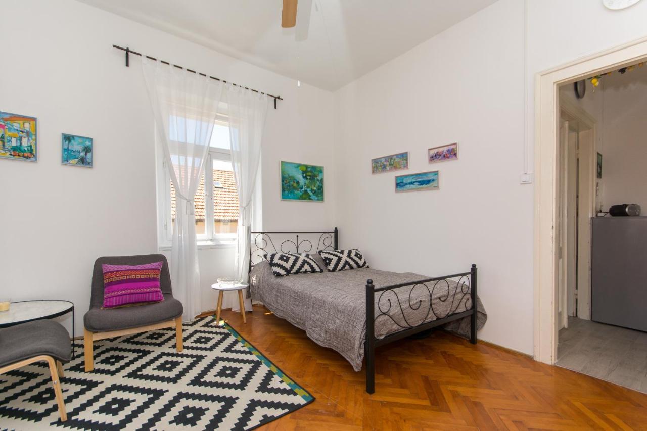 Milka-sea View In Center Apartment